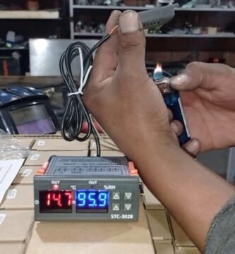 Cómo instalar un sistema de control de temperatura y humedad en un terrario